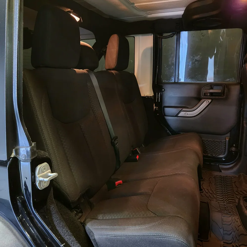 Jeep Wrangler Unlimited 3.6L V6 AT — foto 2 de 6