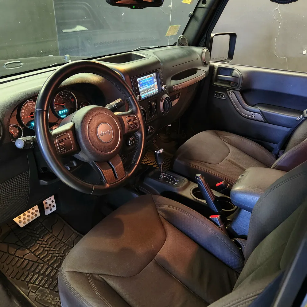 Jeep Wrangler Unlimited 3.6L V6 AT — foto 4 de 6