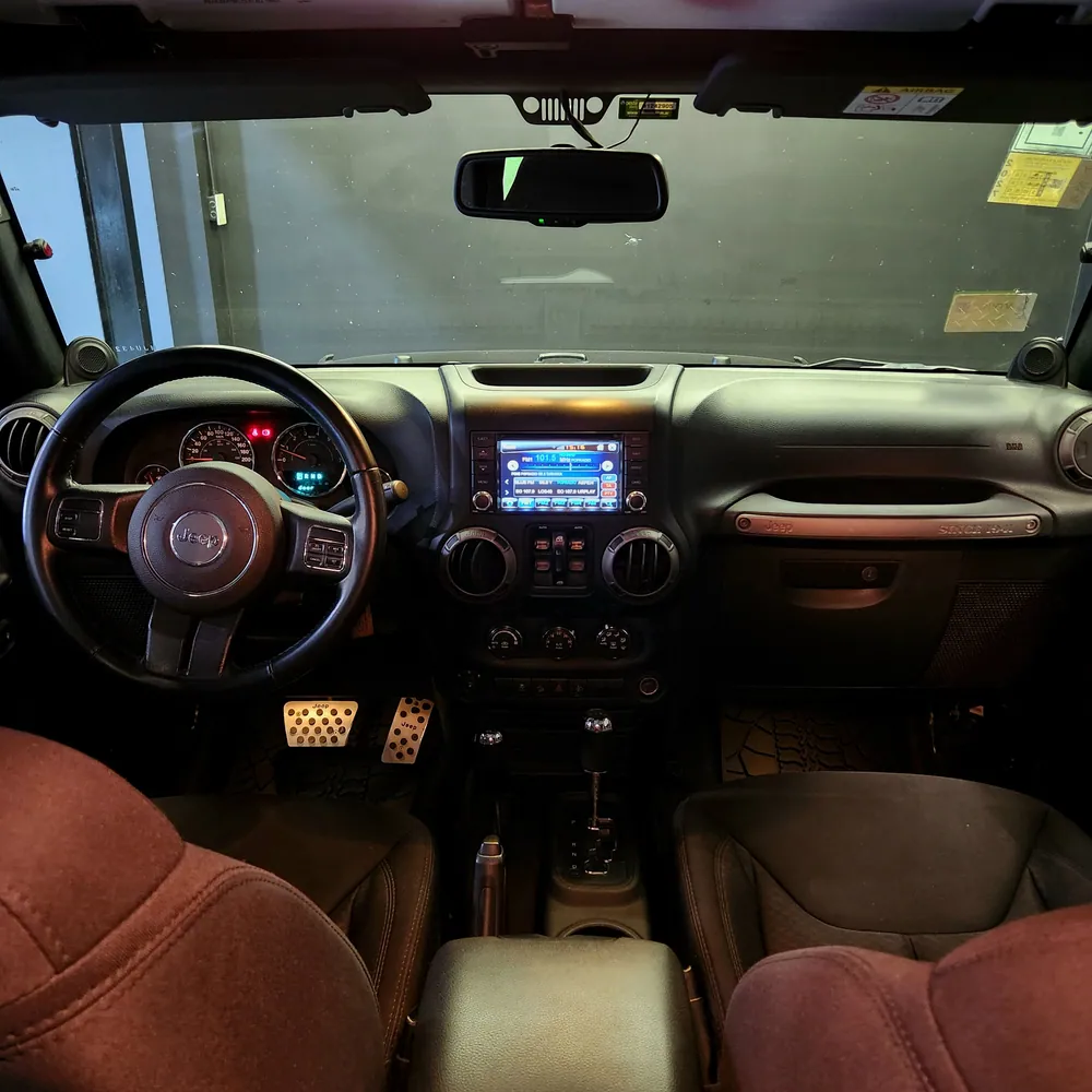 Jeep Wrangler Unlimited 3.6L V6 AT — foto 5 de 6